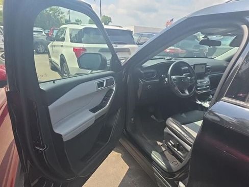 Used 2024 Ford Explorer XLT w/ Equipment Group 202A AWD/4WD image 26