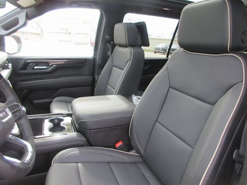 New 2026 GMC Yukon XL Elevation w/ Elevation Premium Package image 12