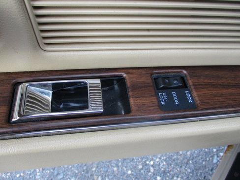 Used 1993 Dodge Dynasty FWD image 38