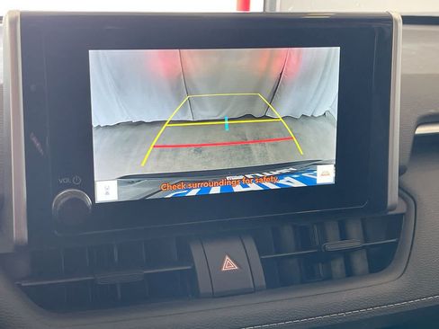 Used 2025 Toyota RAV4 XLE AWD/4WD image 17