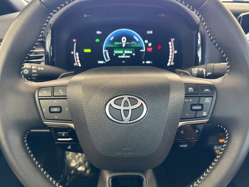 Used 2025 Toyota Camry SE w/ Convenience Package FWD image 23