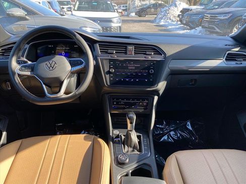 Certified 2024 Volkswagen Tiguan SE image 10