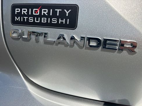 Used 2025 Mitsubishi Outlander SE AWD/4WD image 28
