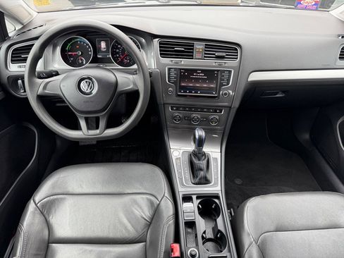 Used 2016 Volkswagen e-Golf SE image 19