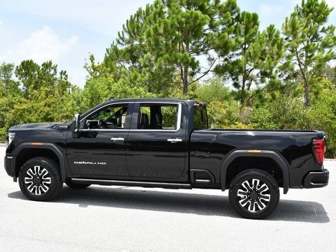 Used 2026 GMC Sierra 2500 Denali Ultimate w/ Max Trailering Package AWD/4WD image 4