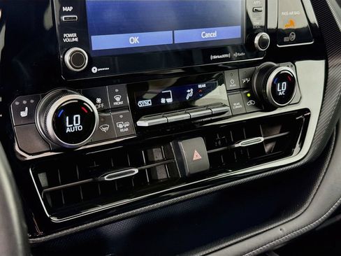 Used 2022 Toyota Highlander XSE AWD/4WD image 17