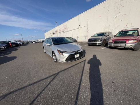 Used 2025 Toyota Corolla LE image 16
