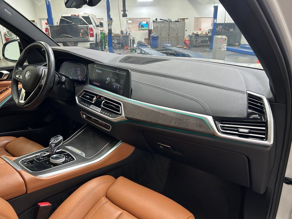 Used 2022 BMW X5 xDrive40i w/ Premium Package AWD/4WD image 15