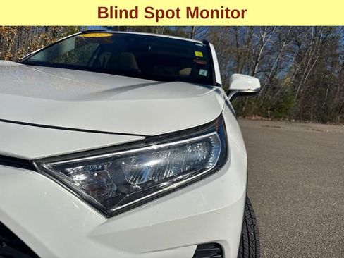 Used 2019 Toyota RAV4 XLE w/ Convenience Package image 6