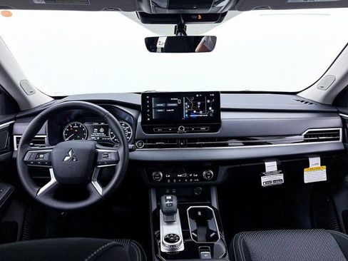 New 2025 Mitsubishi Outlander ES image 19