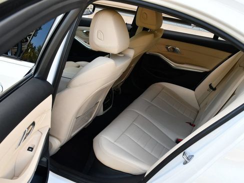 Used 2019 BMW 330i Sedan w/ Convenience Package RWD image 15