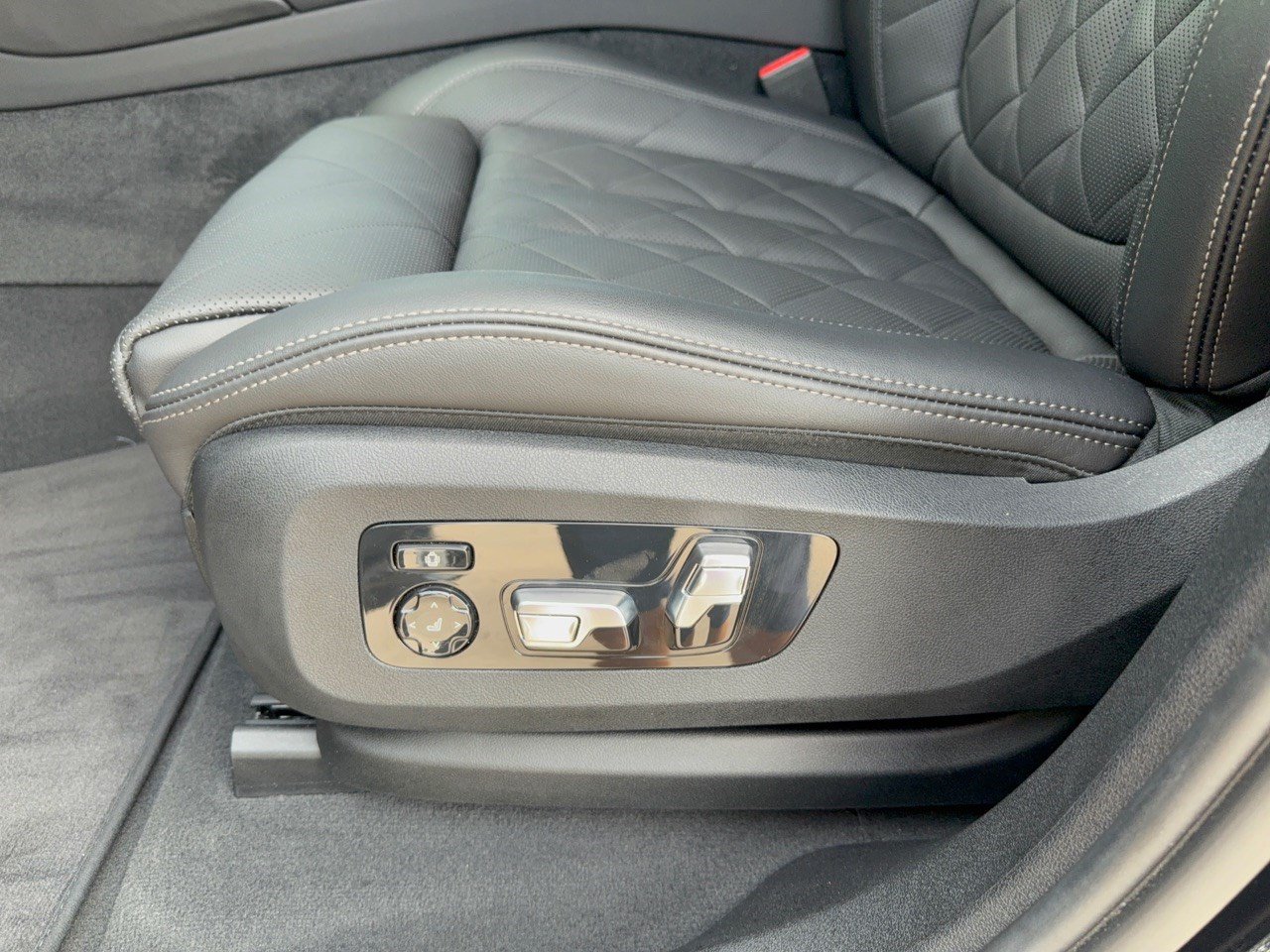 Used 2024 BMW X6 xDrive40i w/ Premium Package AWD/4WD image 16