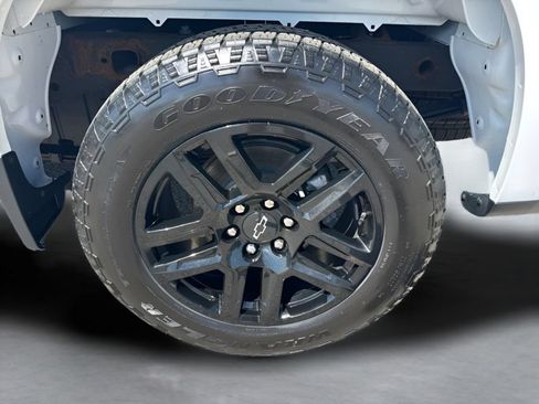 Used 2024 Chevrolet Silverado 1500 Custom AWD/4WD image 33