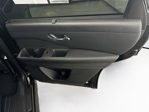 Used 2023 Nissan Pathfinder SL image 32