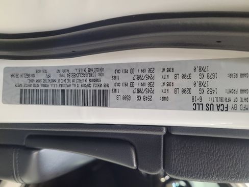 Used 2018 Jeep Grand Cherokee Laredo RWD image 33