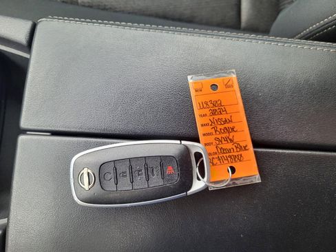 Used 2024 Nissan Rogue SV image 24