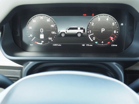 Used 2023 Land Rover Defender 110 SE image 28