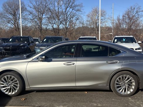 Used 2019 Lexus ES 300h w/ Luxury Package image 7