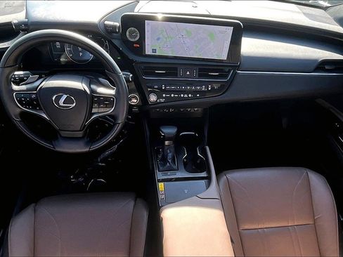 Used 2025 Lexus ES 350 Ultra Luxury w/ Accessory Package (Z2) image 7