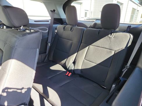 Used 2022 Ford Explorer XLT image 16