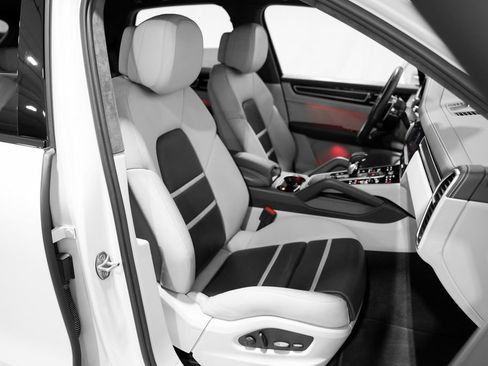 Used 2023 Porsche Cayenne GTS image 26