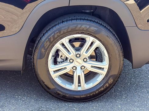 Used 2024 GMC Terrain SLE FWD image 14