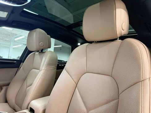 Certified 2026 Porsche Macan AWD/4WD image 29