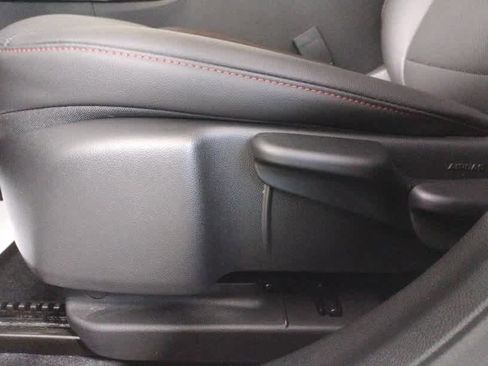 Used 2024 Chevrolet Trax RS w/ Sunroof Package image 15