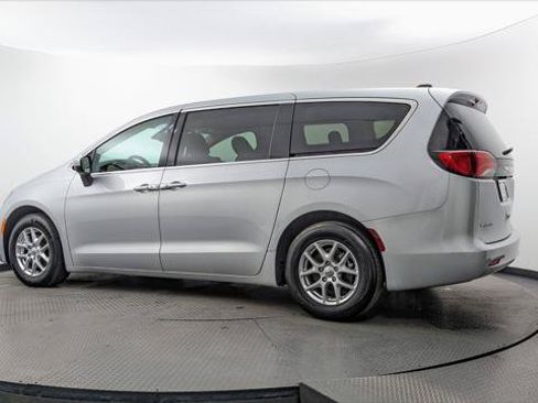 Used 2023 Chrysler Voyager LX FWD image 6