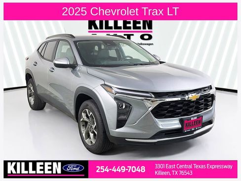 Used 2025 Chevrolet Trax LT w/ LT Convenience Package FWD image 1