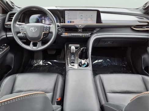 Used 2024 Toyota Crown Limited image 11