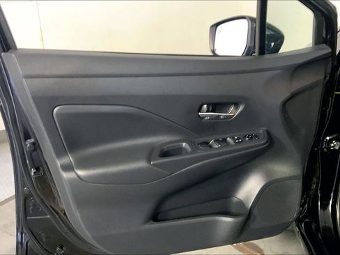 Used 2025 Nissan Versa SV FWD image 24