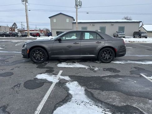 Used 2022 Chrysler 300 Touring w/ Sport Appearance Package image 2