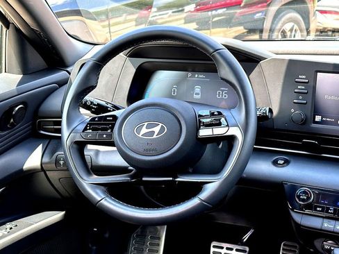 Used 2025 Hyundai Elantra Sport FWD image 30