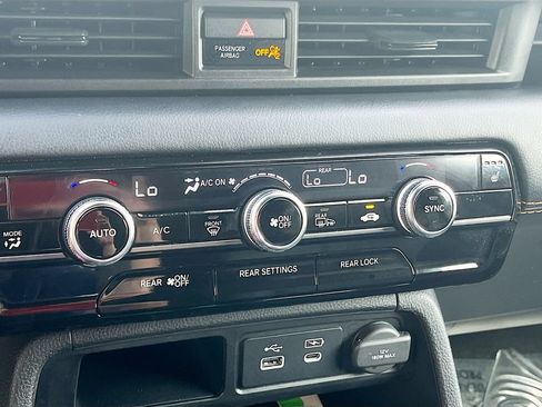 Used 2025 Honda Pilot TrailSport image 15