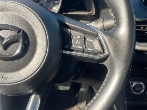 Used 2018 MAZDA MAZDA3 Touring FWD image 13