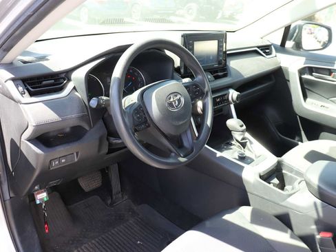 Used 2021 Toyota RAV4 LE AWD/4WD image 10