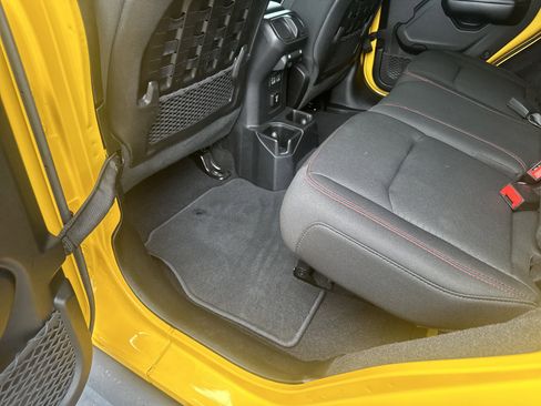 Used 2019 Jeep Wrangler Unlimited Rubicon w/ Cold Weather Group AWD/4WD image 19