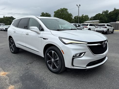Used 2022 Buick Enclave Essence w/ Experience Buick Package FWD image 7