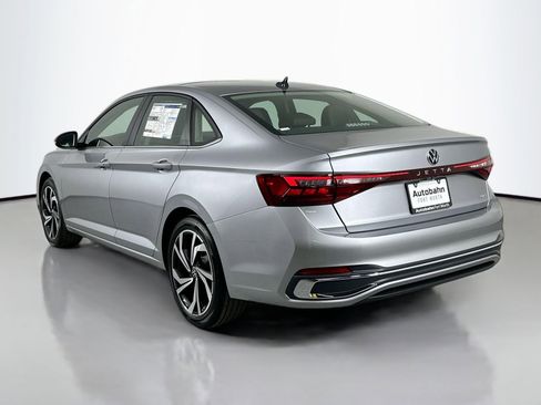 Certified 2025 Volkswagen Jetta SEL image 4