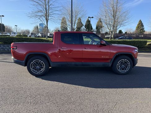 Used 2025 Rivian R1T Adventure image 8