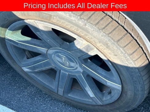 Used 2016 Cadillac Escalade Luxury AWD/4WD image 2