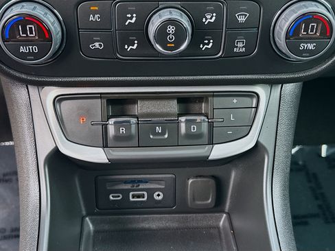 Used 2022 GMC Terrain SLT w/ Elevation Edition FWD image 13