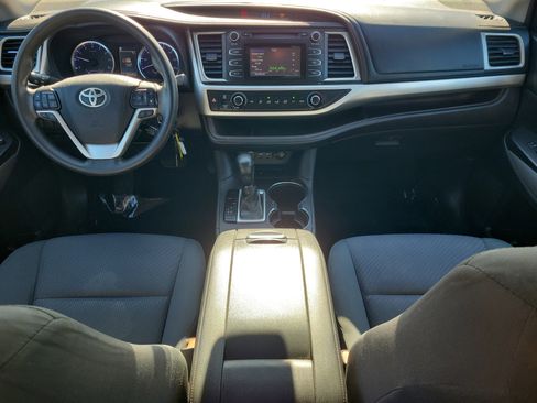 Used 2019 Toyota Highlander LE image 14