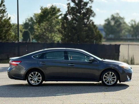 Used 2013 Toyota Avalon Limited w/ Technology Pkg FWD image 7