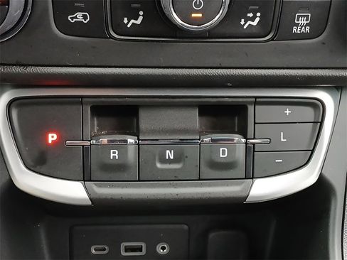 Used 2023 GMC Terrain SLE w/ Driver Convenience Package image 11