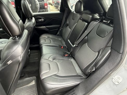 Used 2021 Jeep Cherokee Limited image 17