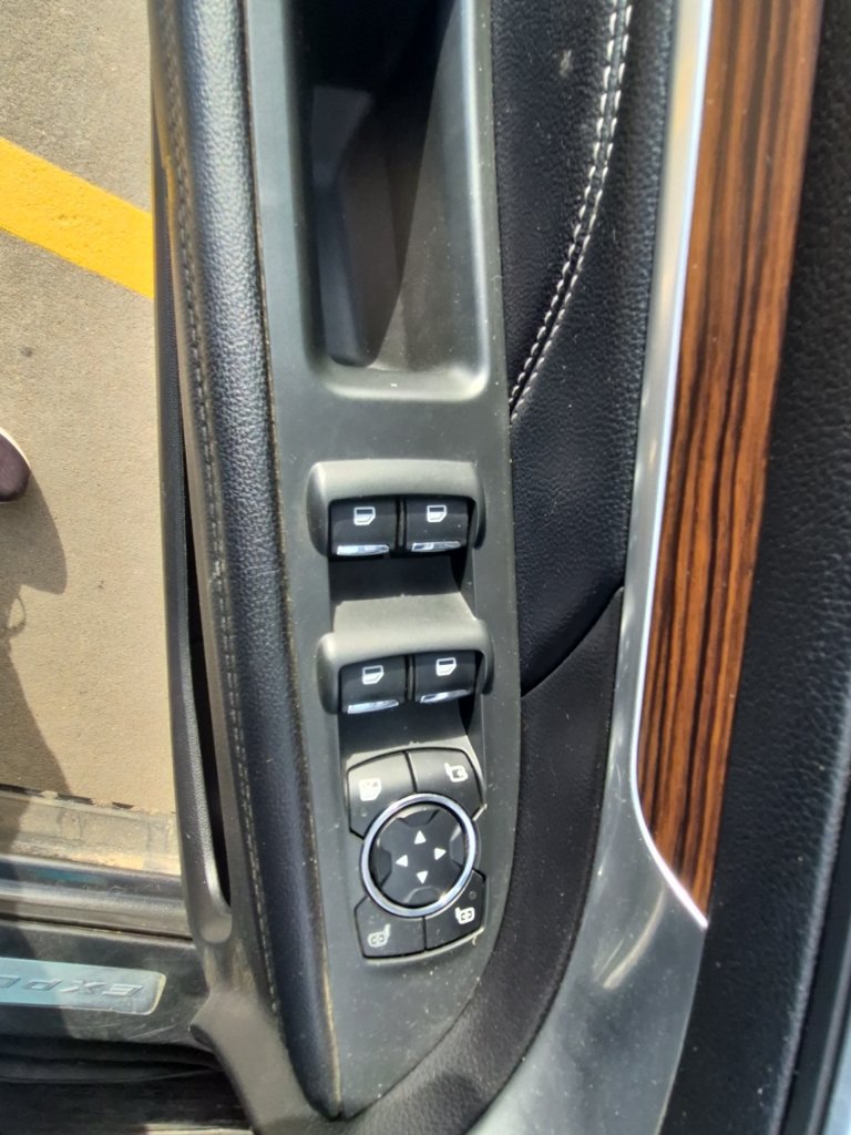 Used 2017 Ford Explorer Limited w/ Equipment Group 301A AWD/4WD image 18