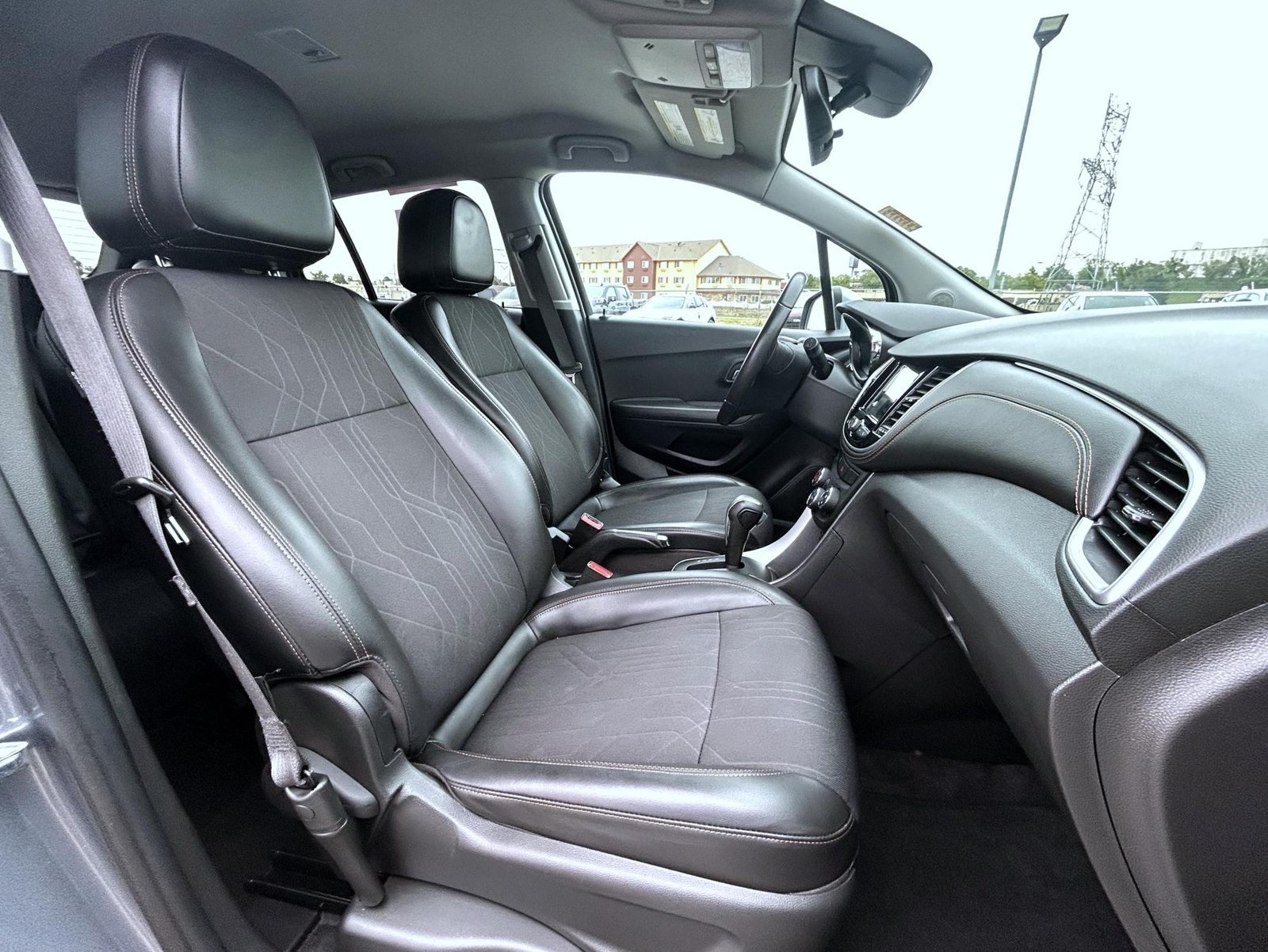 Used 2019 Chevrolet Trax LT w/ LT Convenience Package AWD/4WD image 17