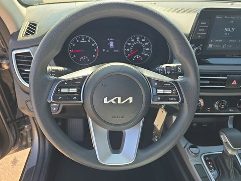 Certified 2023 Kia Seltos LX AWD/4WD image 28